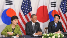 South Korean President Park Geun-hye, U.S. President Barack Obama and Japanese Prime Minister Shinzo Abe hold a summit in March 2015. Photo credit: Japanese Prime Minister’s office